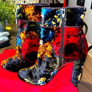 New Christian Louboutin Moulamax 100 velours bouquet boots. (40)